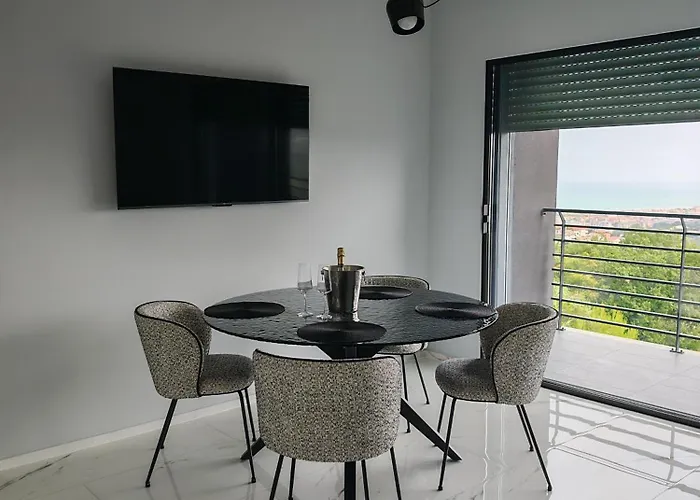 Sui Generis Colle 別荘 *